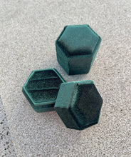 Load image into Gallery viewer, Velvet Ring Box - Hexagon