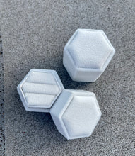 Load image into Gallery viewer, Velvet Ring Box - Hexagon