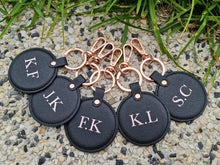 Load image into Gallery viewer, Leather circle keyrings