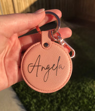 Load image into Gallery viewer, Leather circle keyrings